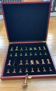 3685 ŠAH LES + KOVINSKE FIGURE